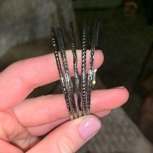 🔥 price drop‼️ Stack of textured bangles